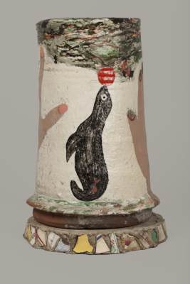 Pot avec mains, oiseau, otarie